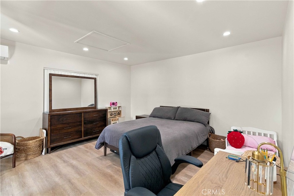 8633 Zelzah, Northridge, CA 91325