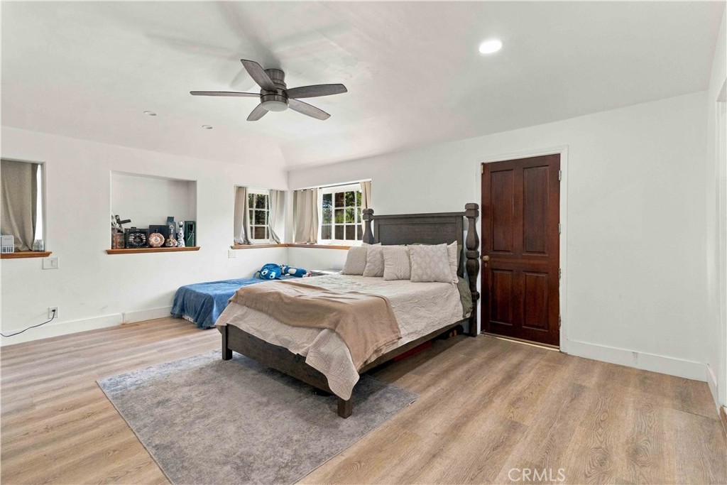 8633 Zelzah, Northridge, CA 91325