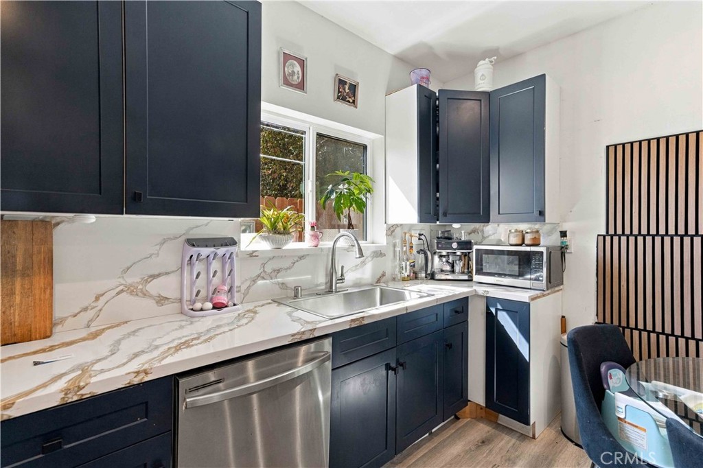 8633 Zelzah, Northridge, CA 91325