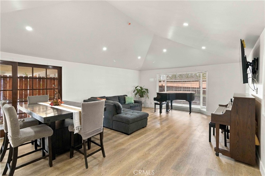 8633 Zelzah, Northridge, CA 91325