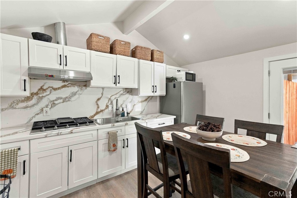 8633 Zelzah, Northridge, CA 91325