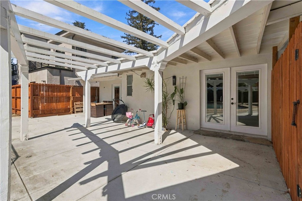 8633 Zelzah, Northridge, CA 91325