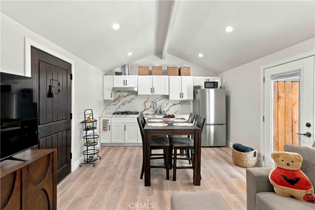 8633 Zelzah, Northridge, CA 91325