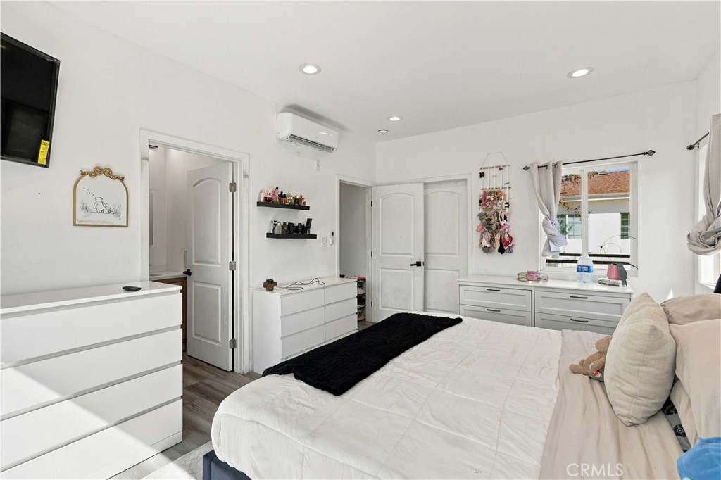 8633 Zelzah, Northridge, CA 91325