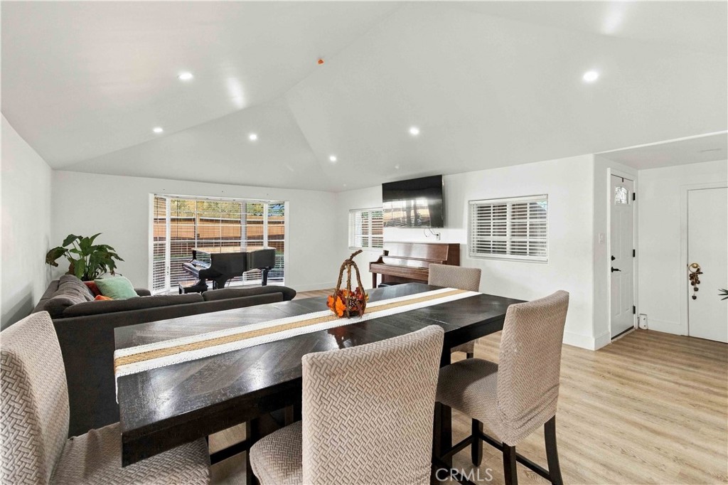 8633 Zelzah, Northridge, CA 91325
