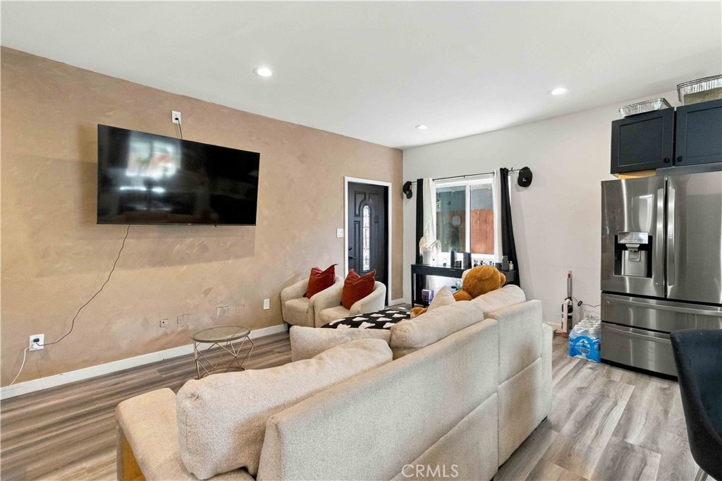 8633 Zelzah, Northridge, CA 91325