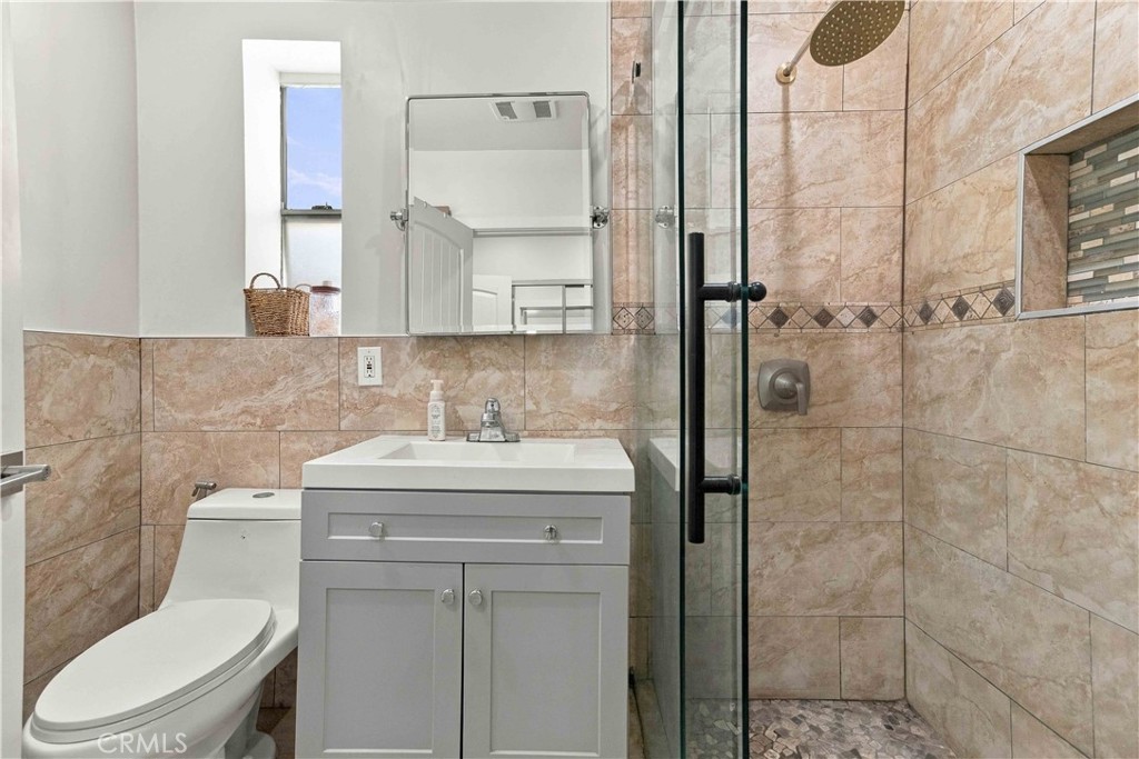 8633 Zelzah, Northridge, CA 91325