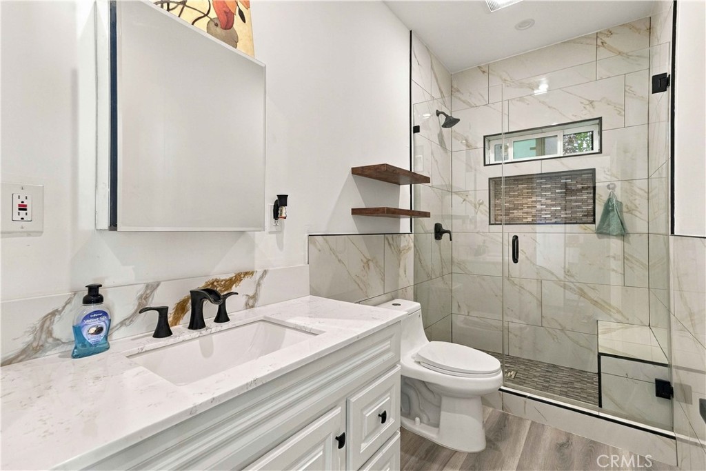 8633 Zelzah, Northridge, CA 91325