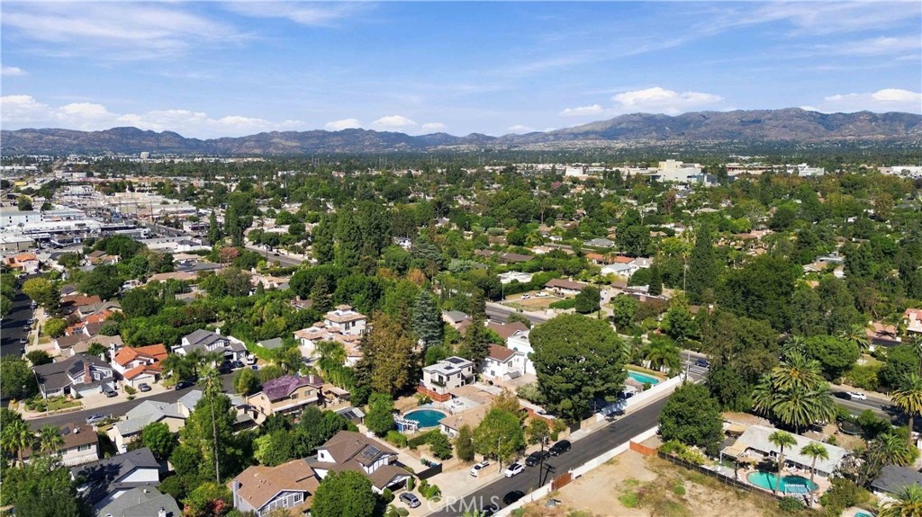 8633 Zelzah, Northridge, CA 91325