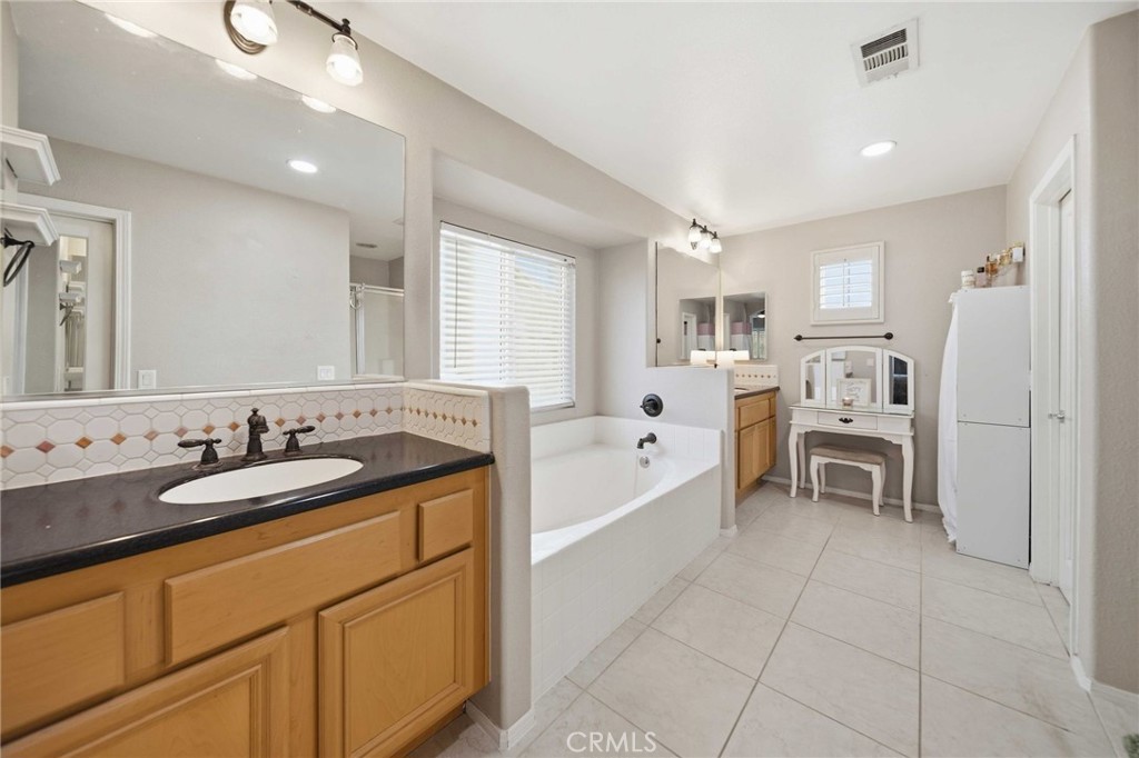 3253 Vahn Lane, Lancaster, CA 93536