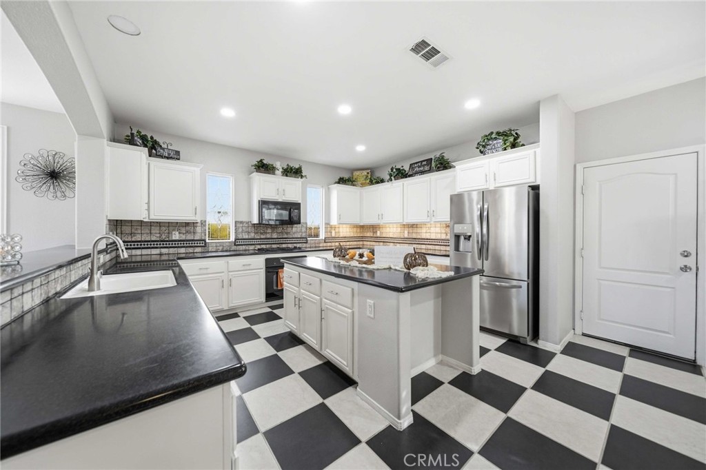 3253 Vahn Lane, Lancaster, CA 93536