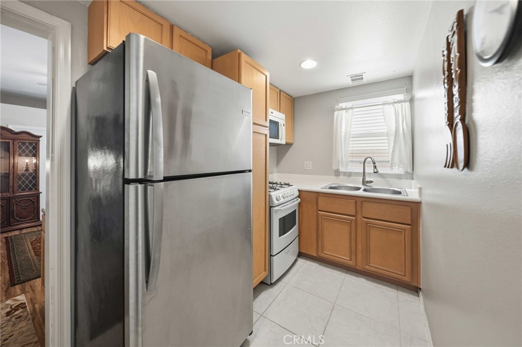 3253 Vahn Lane, Lancaster, CA 93536
