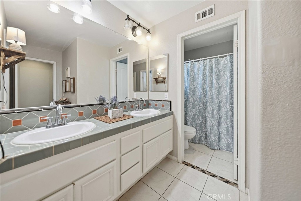 3253 Vahn Lane, Lancaster, CA 93536