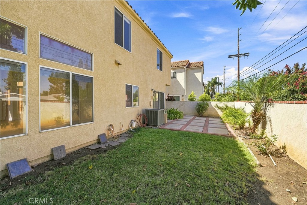 7436 Bobbyboyar Avenue, West Hills, CA 91307