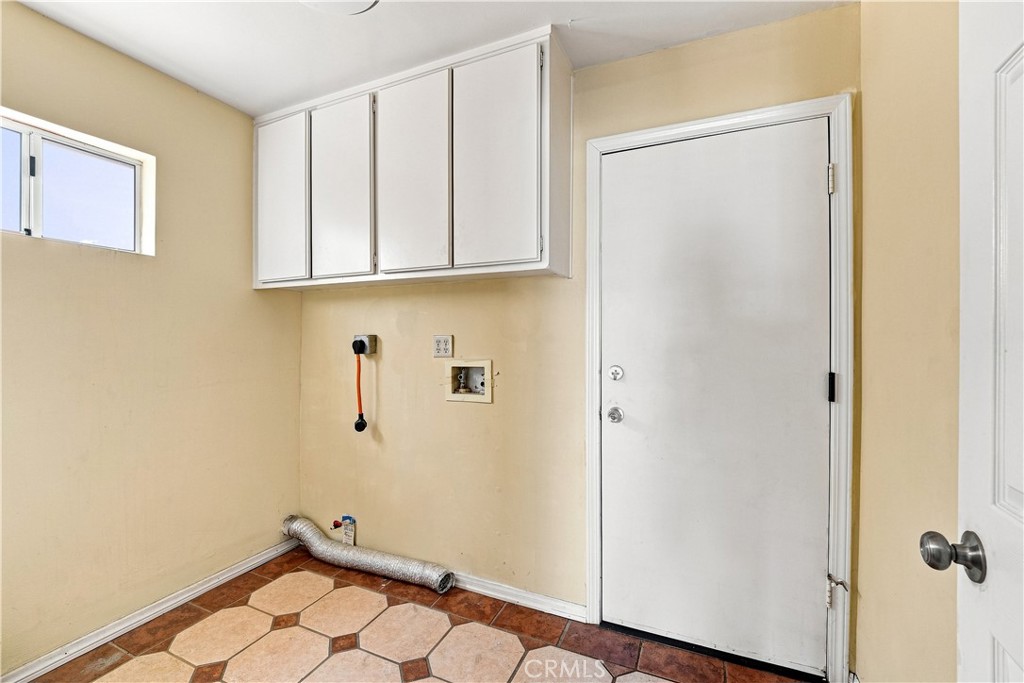 7436 Bobbyboyar Avenue, West Hills, CA 91307