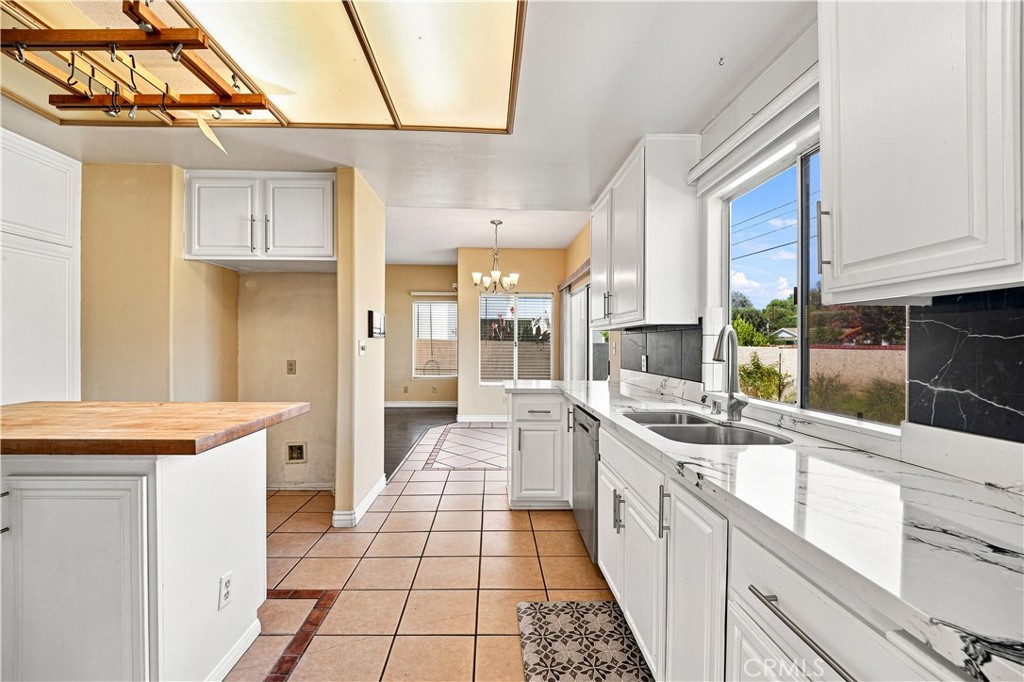 7436 Bobbyboyar Avenue, West Hills, CA 91307