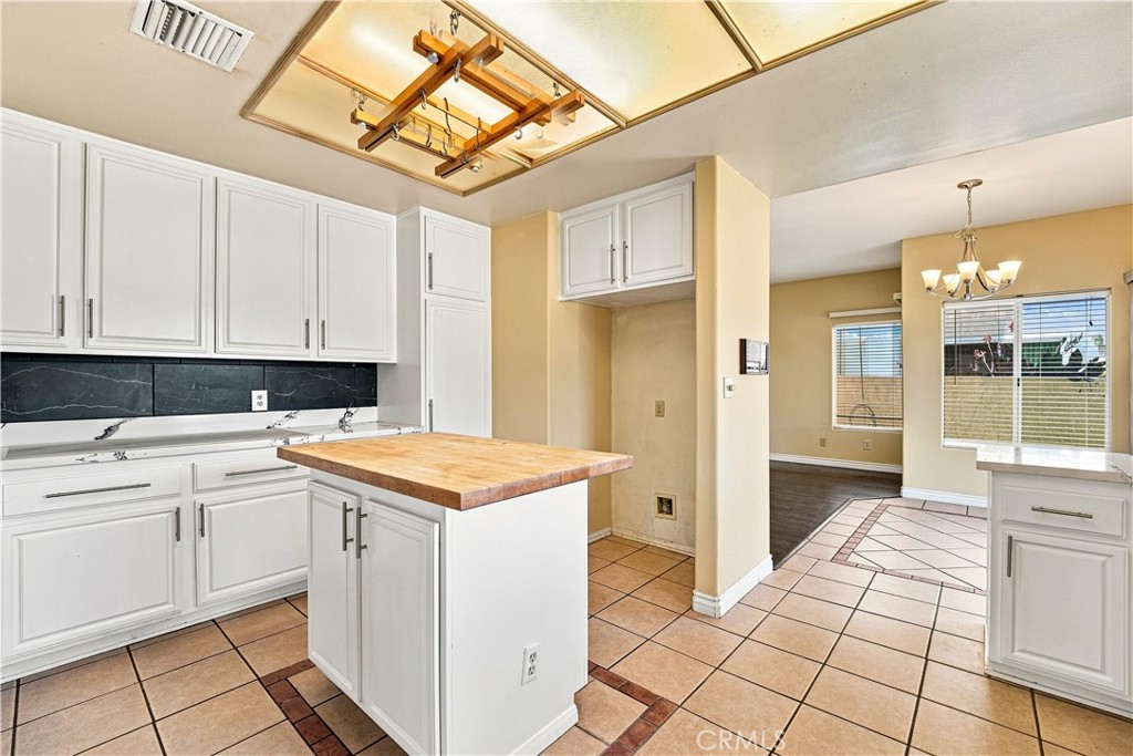 7436 Bobbyboyar Avenue, West Hills, CA 91307