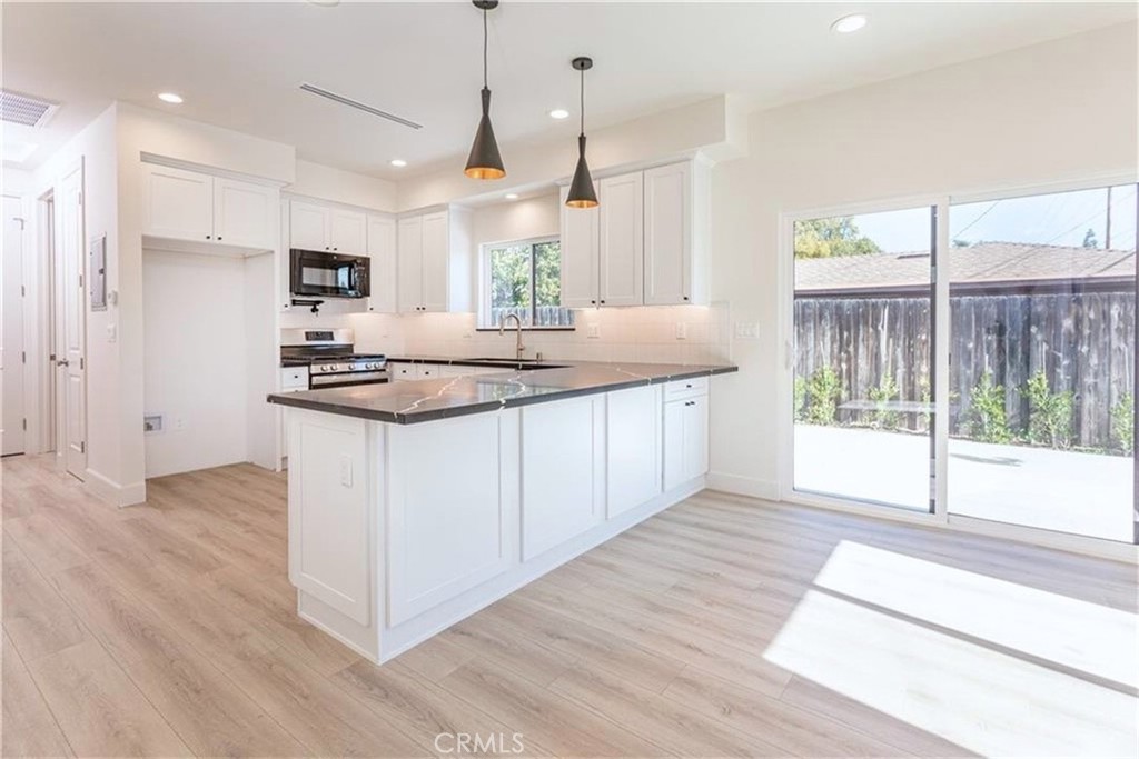 2008 N Rose Street, Burbank, CA 91505