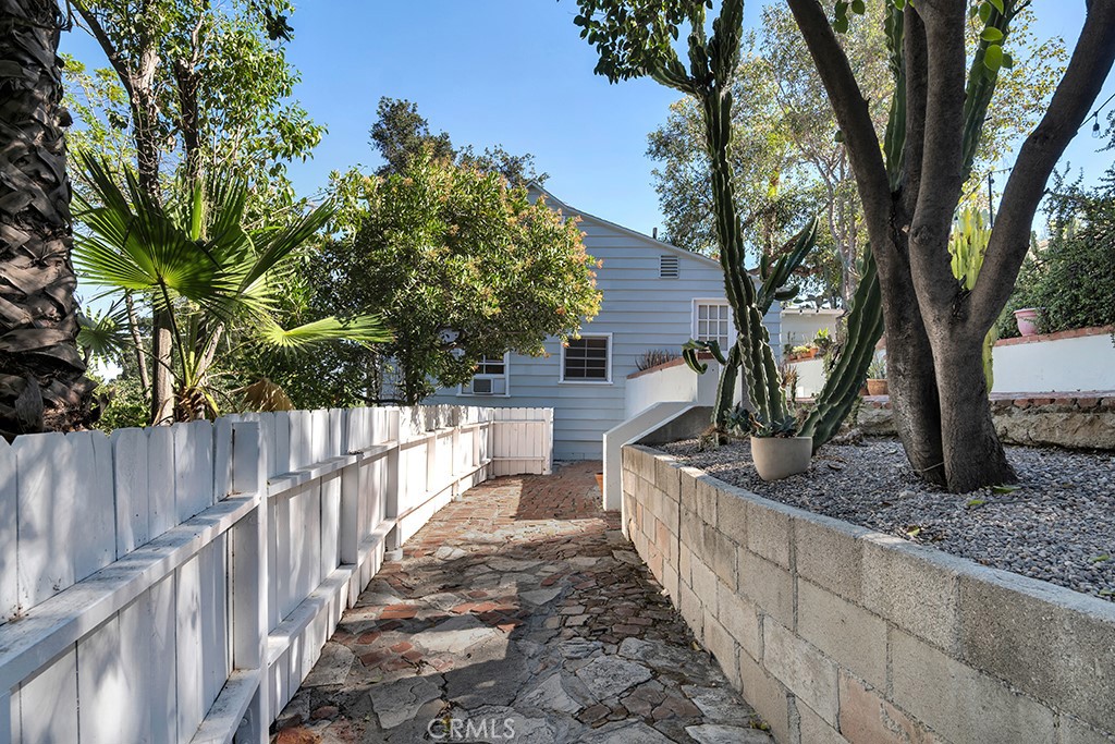 4559 Ensenada Drive, Woodland Hills, CA 91364