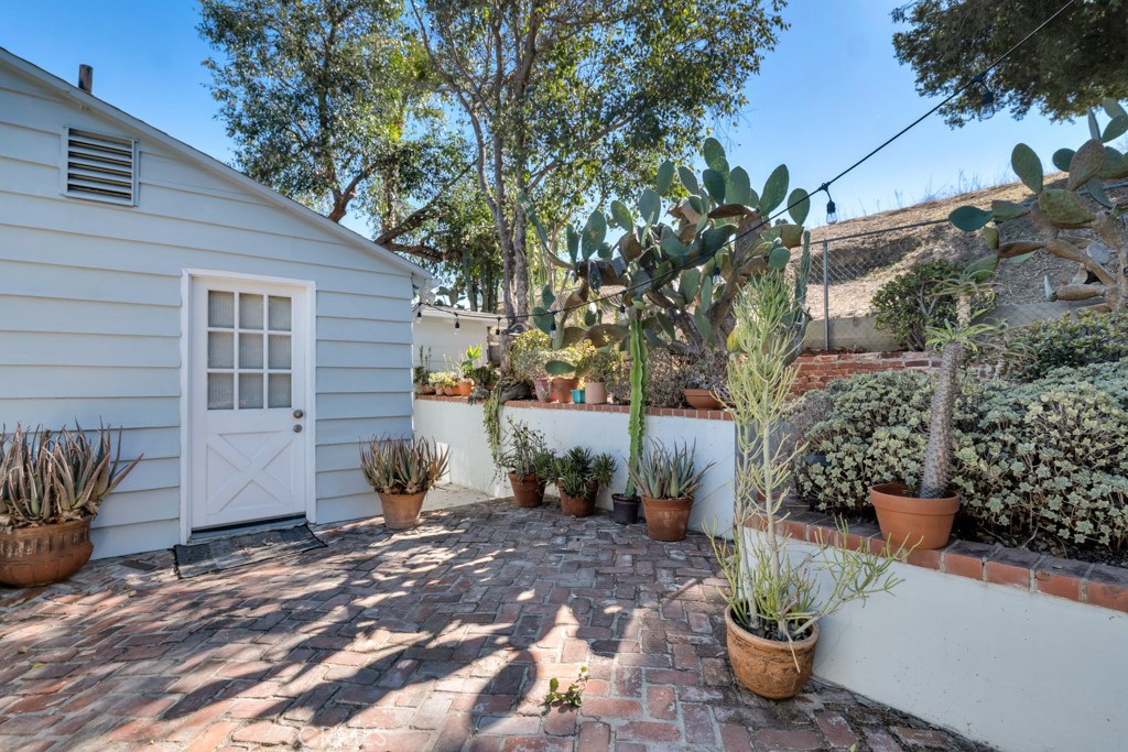 4559 Ensenada Drive, Woodland Hills, CA 91364