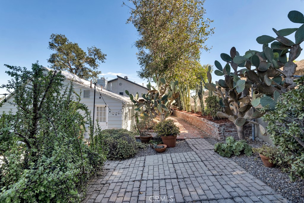 4559 Ensenada Drive, Woodland Hills, CA 91364
