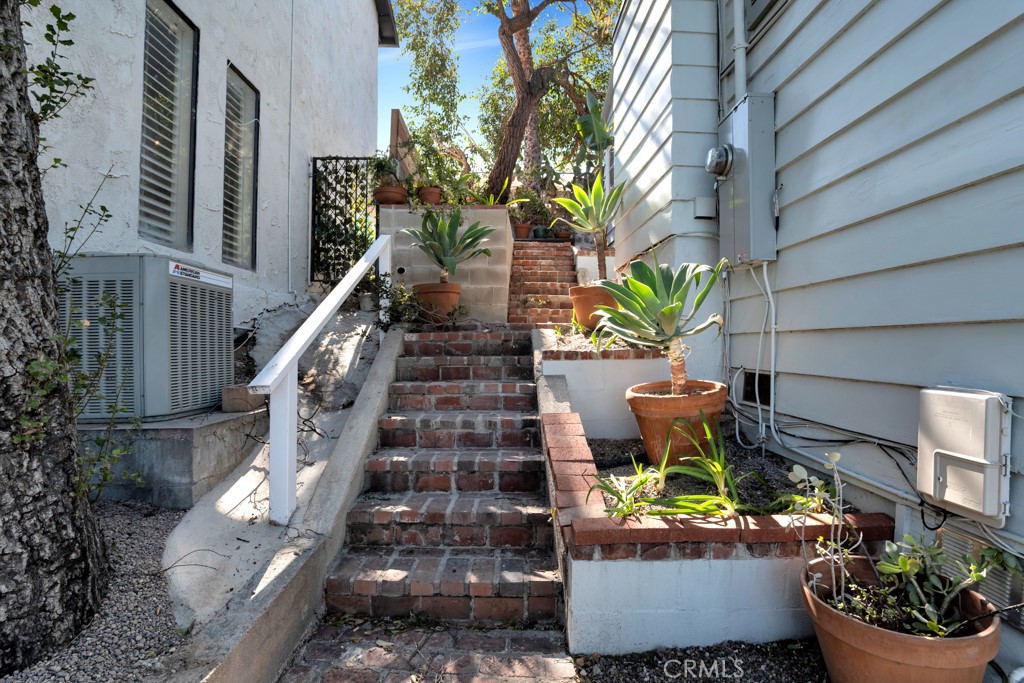4559 Ensenada Drive, Woodland Hills, CA 91364