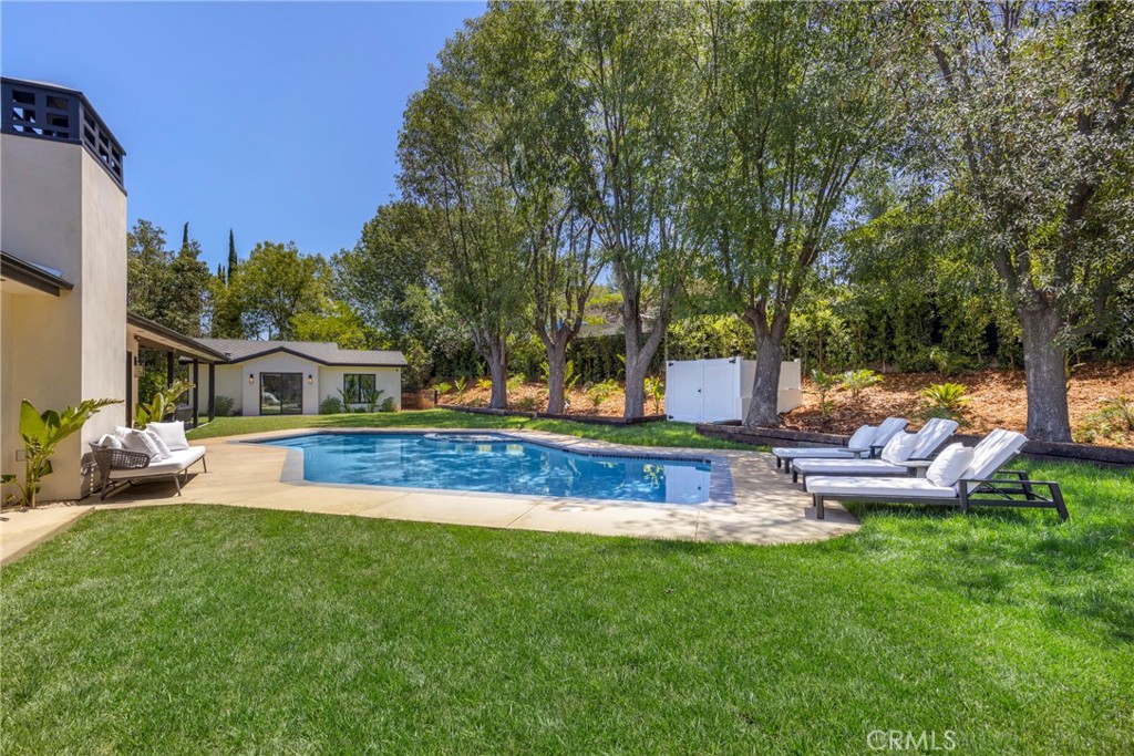 5200 Armida Drive, Woodland Hills, CA 91364