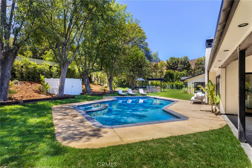 5200 Armida Drive, Woodland Hills, CA 91364