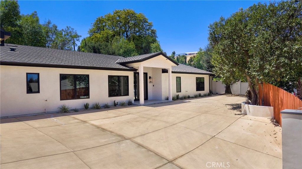 5200 Armida Drive, Woodland Hills, CA 91364