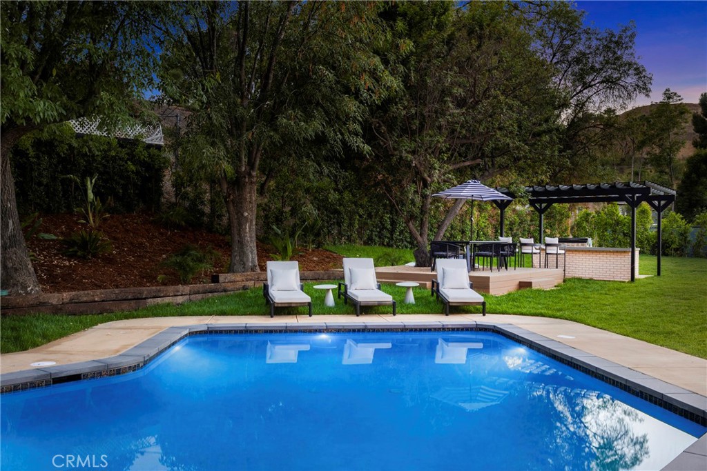 5200 Armida Drive, Woodland Hills, CA 91364