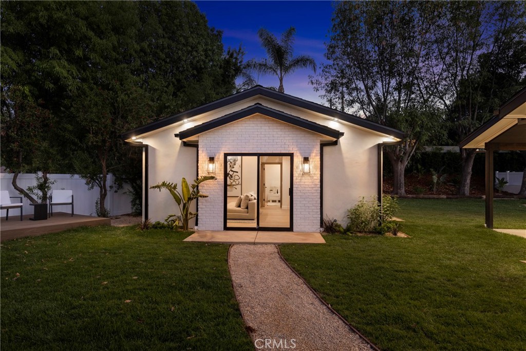 5200 Armida Drive, Woodland Hills, CA 91364