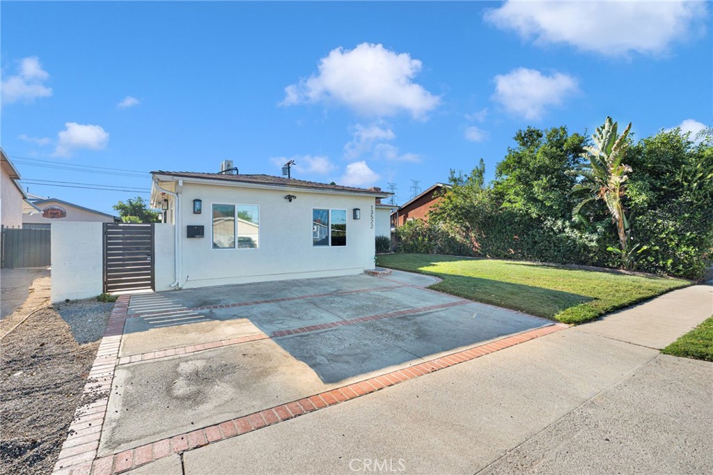 13524 Debell, Arleta, CA 91331 13524 Debell, Arleta, CA 91331