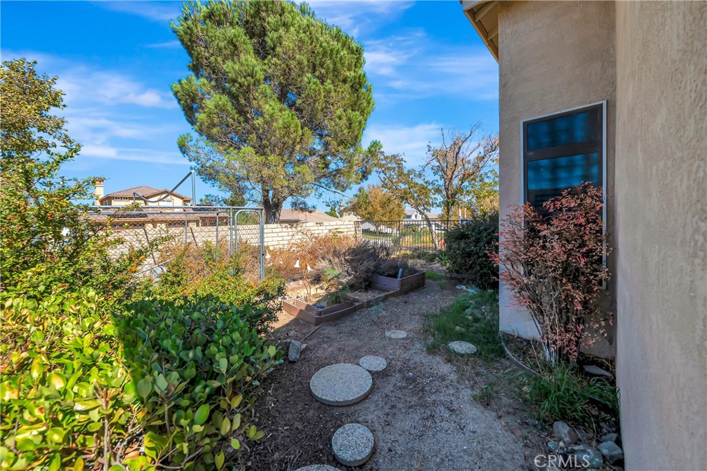 42025 Allan Drive, Lancaster, CA 93536