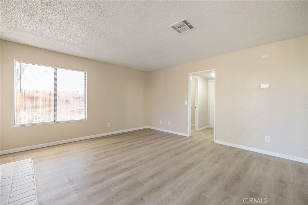 663 E Kettering, Lancaster, CA 93535