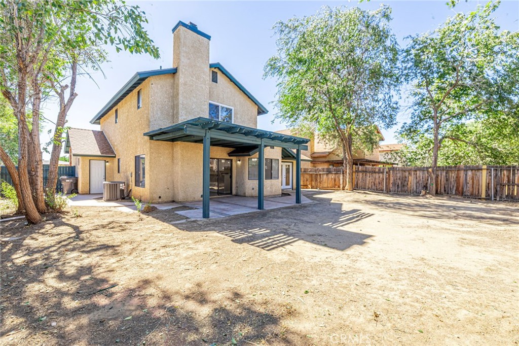 663 E Kettering, Lancaster, CA 93535