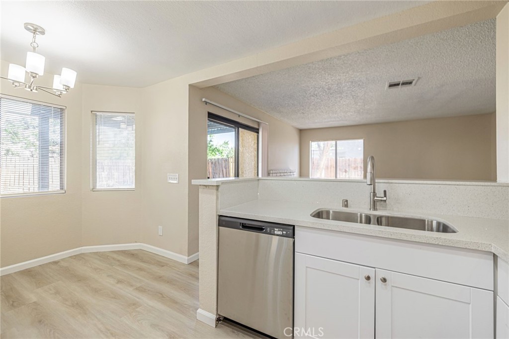 663 E Kettering, Lancaster, CA 93535