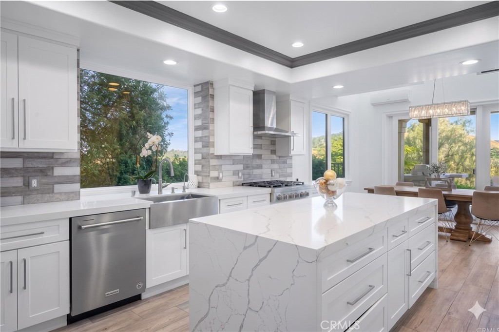 24142 Park Riviera, Calabasas, CA 91302