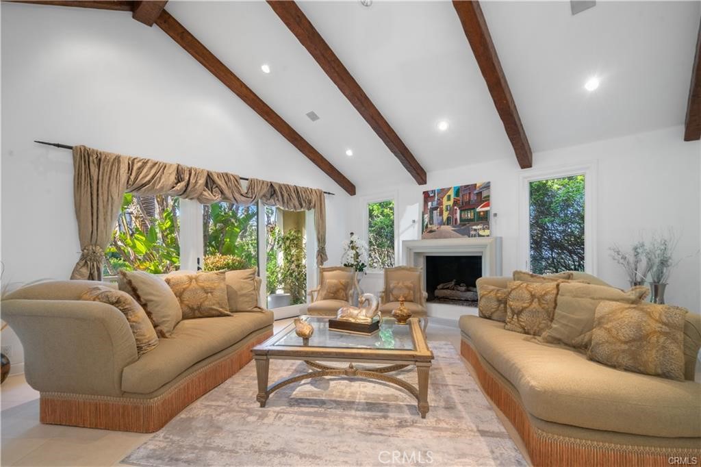 24142 Park Riviera, Calabasas, CA 91302