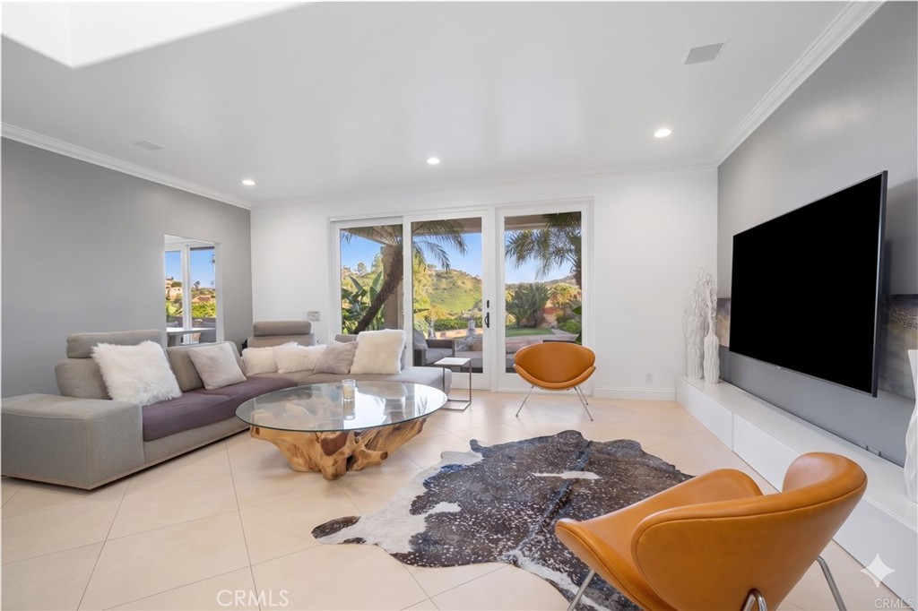 24142 Park Riviera, Calabasas, CA 91302