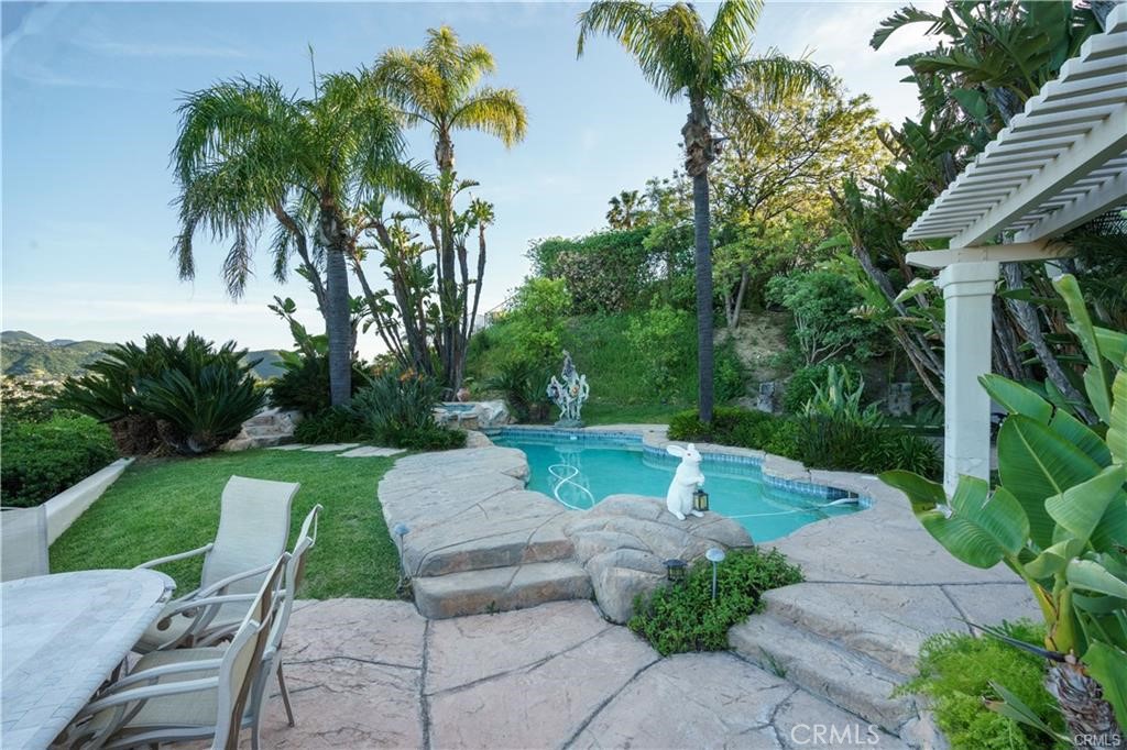 24142 Park Riviera, Calabasas, CA 91302
