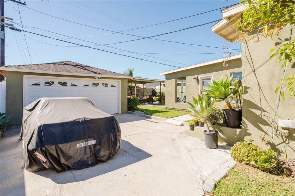 2036 W 95th Street, Los Angeles, CA 90047