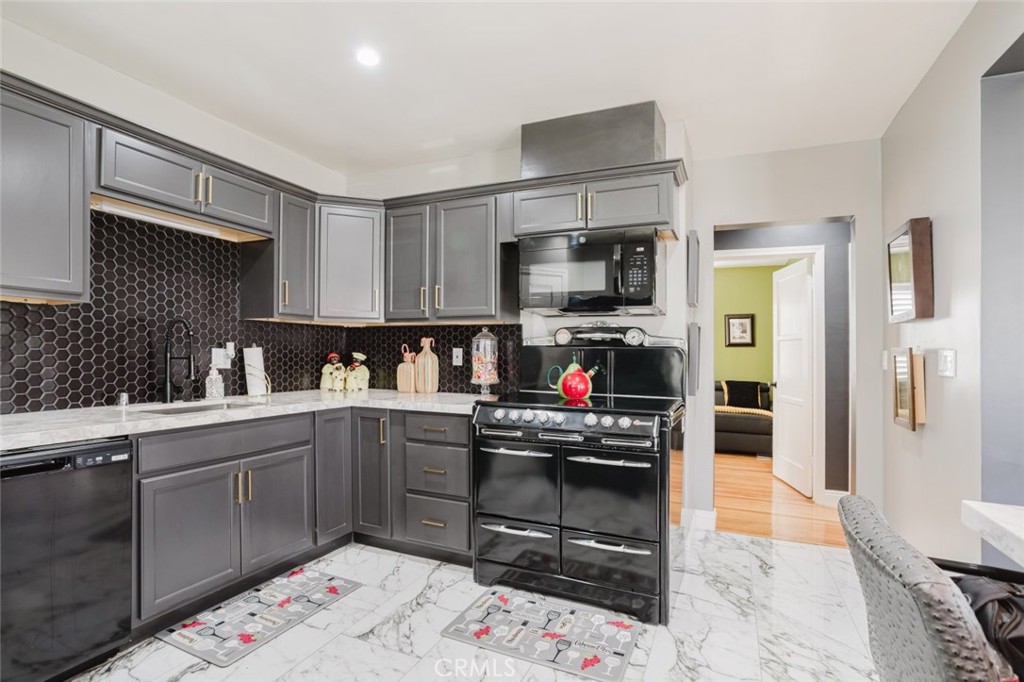 2036 W 95th Street, Los Angeles, CA 90047