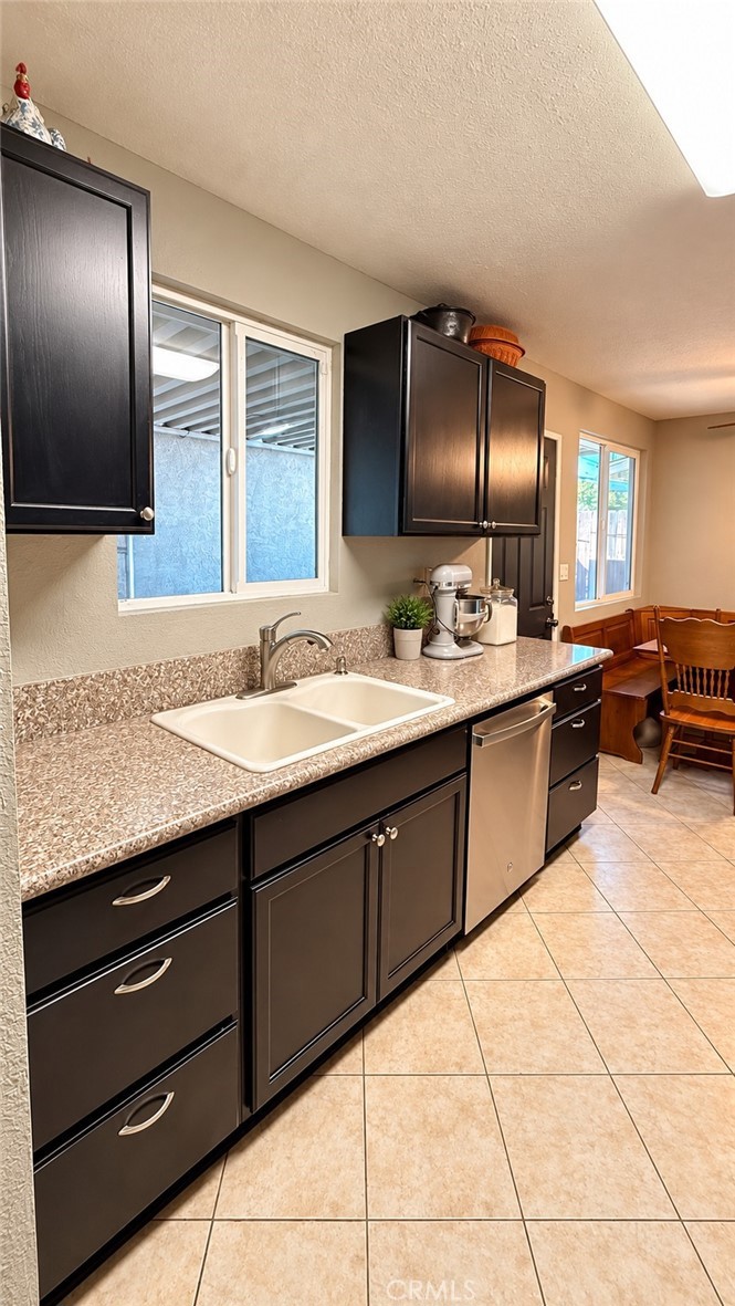 909 Meredith, Bakersfield, CA 93304