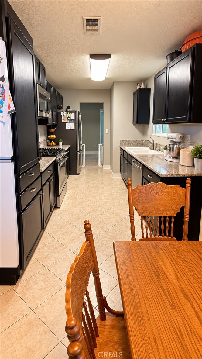 909 Meredith, Bakersfield, CA 93304