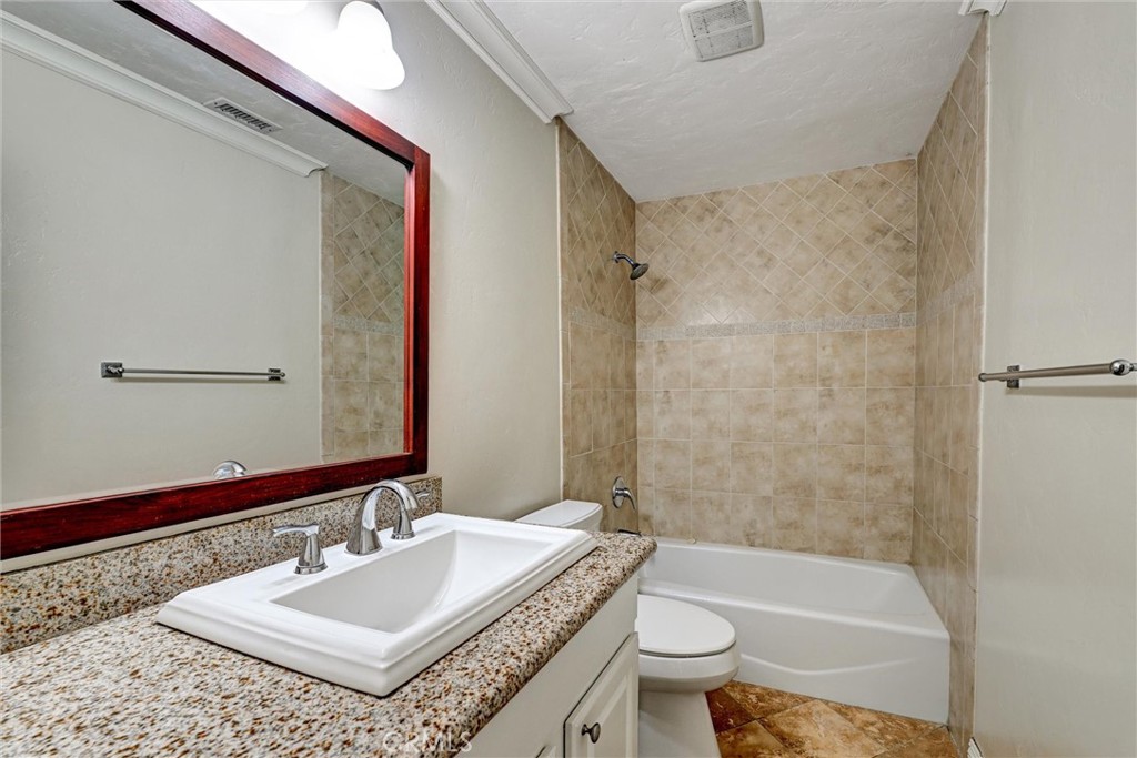 2082 Valley Lake Drive, El Cajon, CA 92020