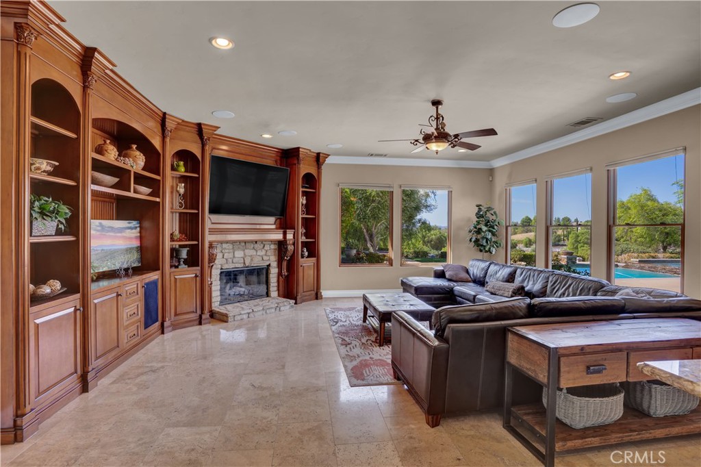 41945 Calle Contento, Temecula, CA 92592