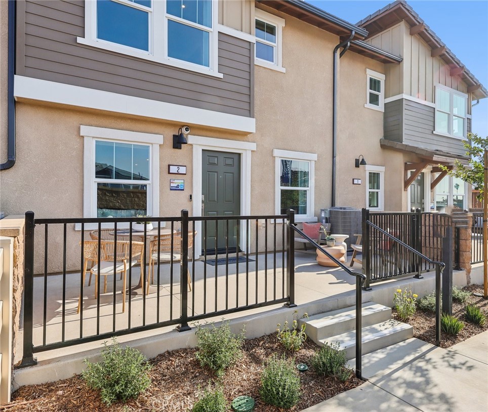 MODEL HOME EXTERIOR