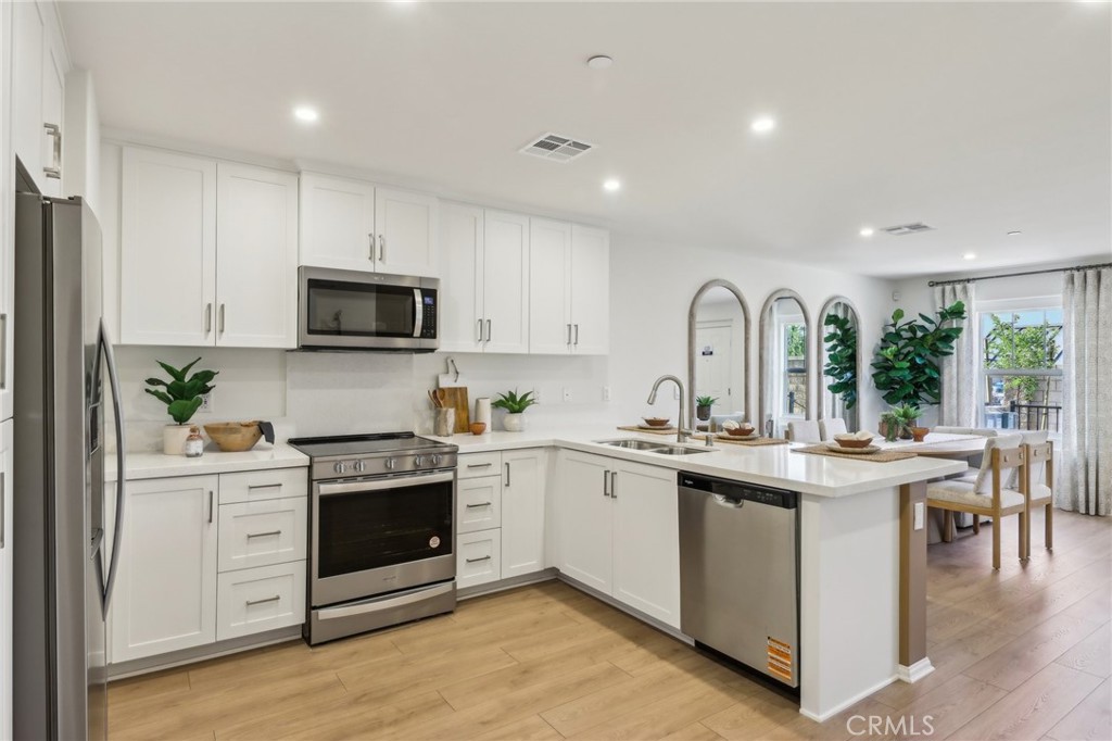 MODEL HOME