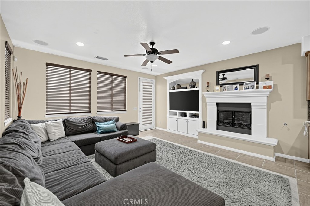 14099 Springwater, Corona, CA 92880 14099 Springwater, Corona, CA 92880