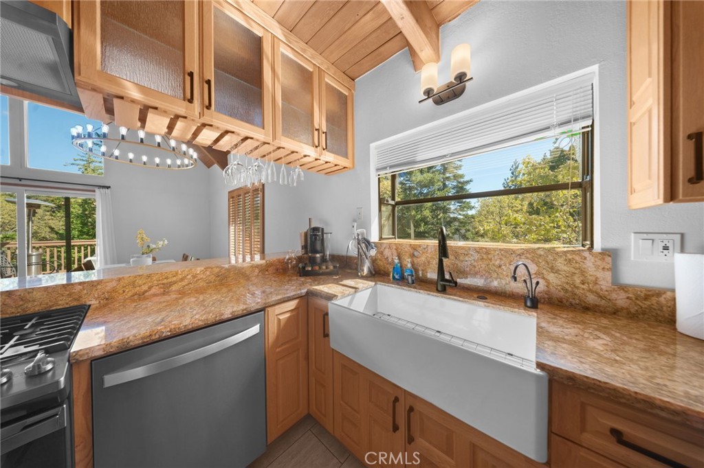 26220 Circle, Lake Arrowhead, CA 92391
